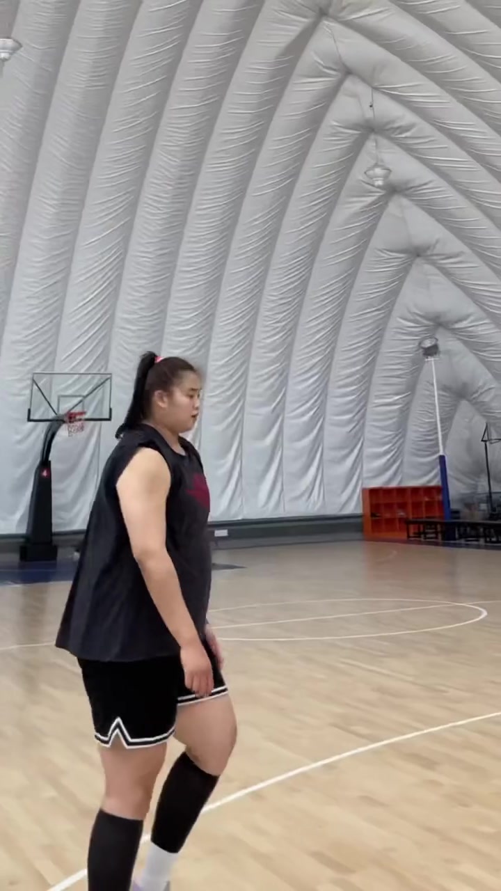 嚯，好魁梧！大寶貝劉禹彤背打你，你能頂住嗎？