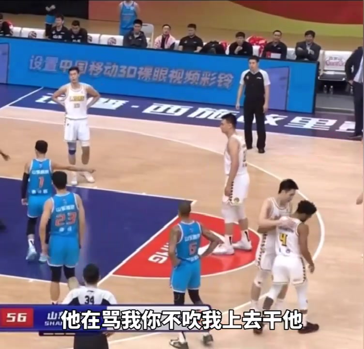 被庫克罵毛了？高詩巖對裁判說：他再罵我你不吹，我就上去干他?。ǜ咴妿r對新疆）