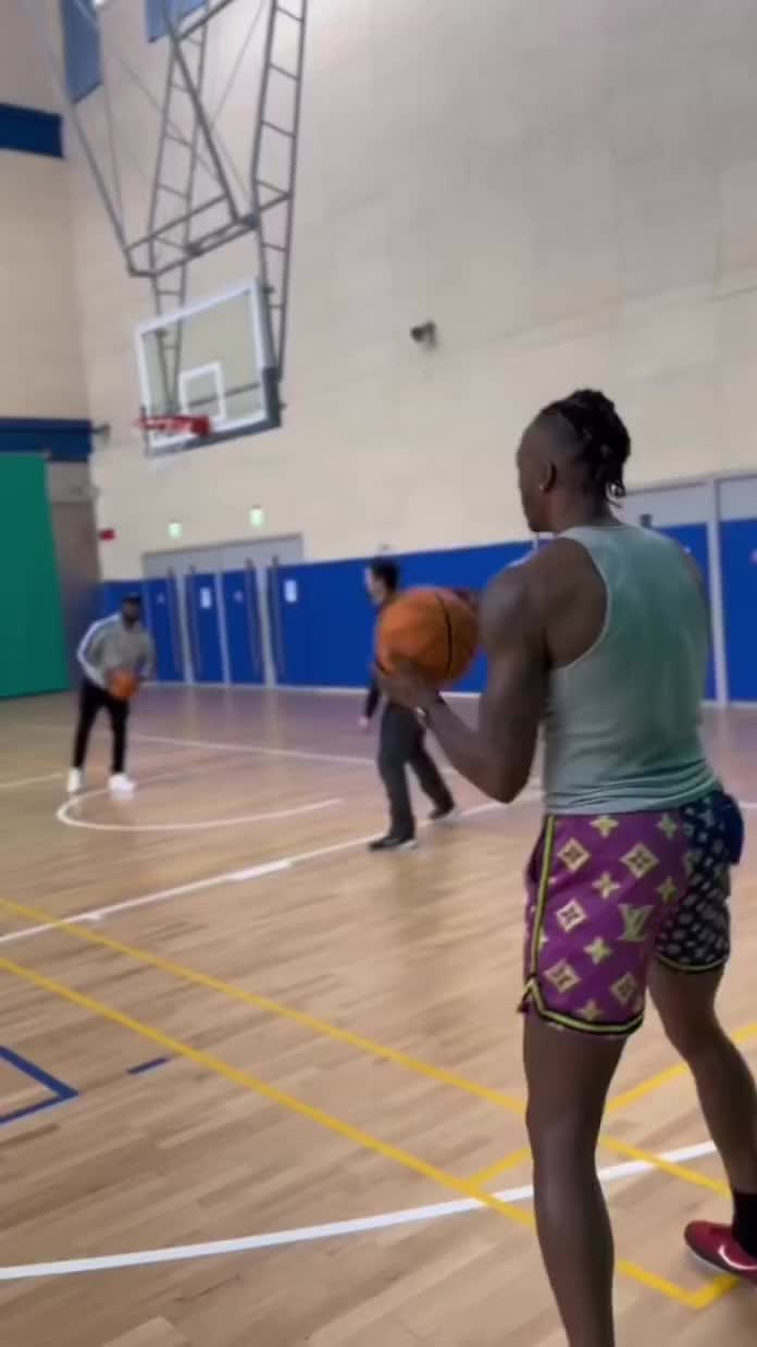 明天要復(fù)出！霍華德ins曬訓(xùn)練視頻：超人就要回歸賽場?。ɑ羧A德的ins賬號）