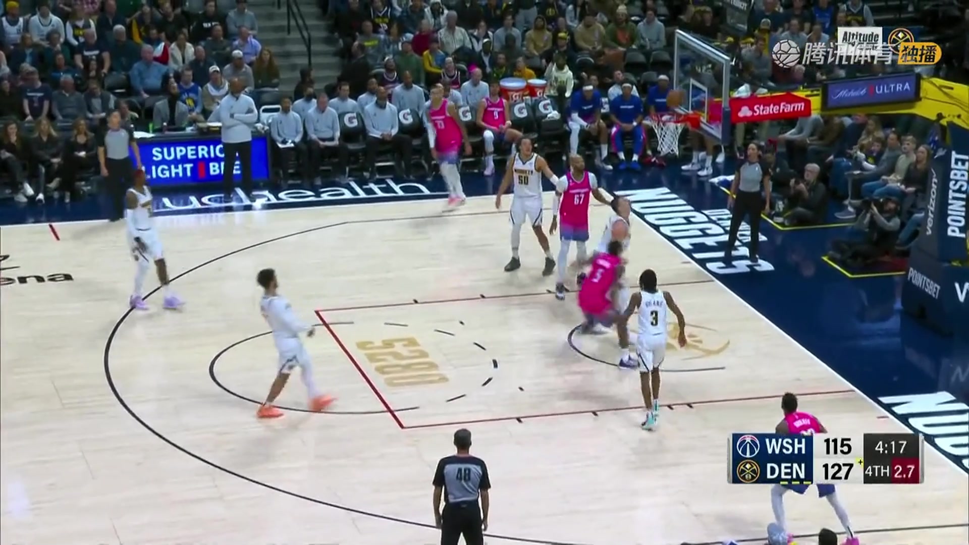 和我一隊沒這么厲害？巴頓在約基奇頭上搶到前場籃板霸氣補籃得手（約翰·巴頓）